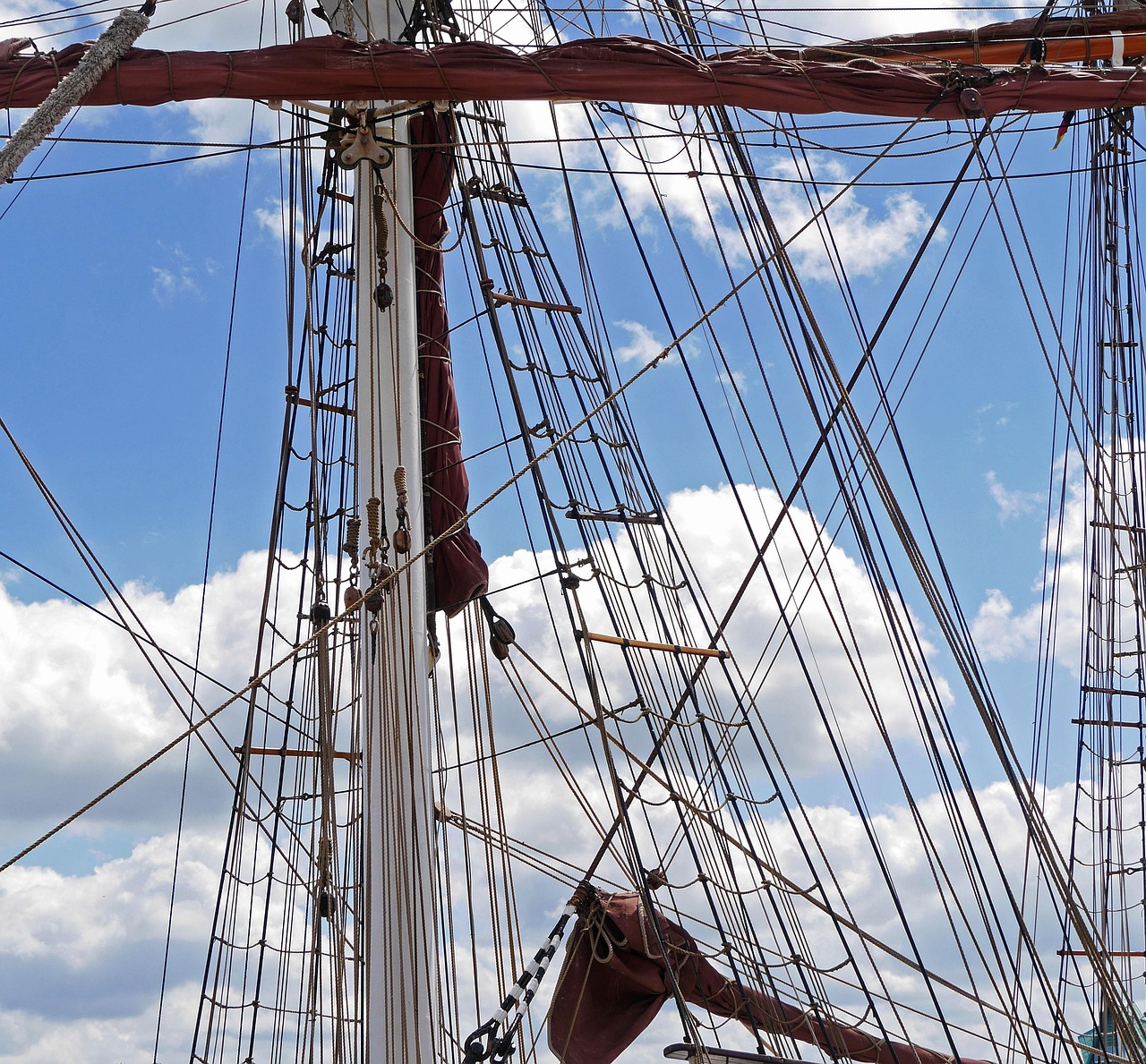 Learning the Ropes: A Beginner's Guide to Sail Handling
